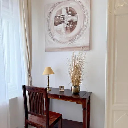 Elegant 125m2 In Center Of Lejlighed