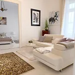 Elegant 125m2 In Center Of