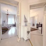 Elegant 125m2 In Center Of Apartman
