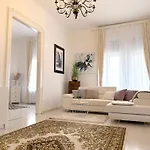 Elegant 125m2 In Center Of Budapest