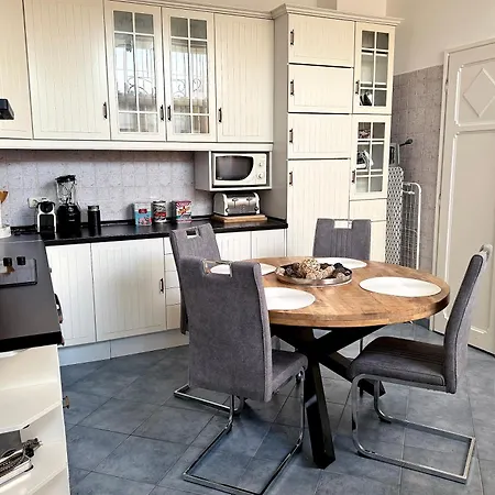 Elegant 125m2 In Center Of Apartment Budapest