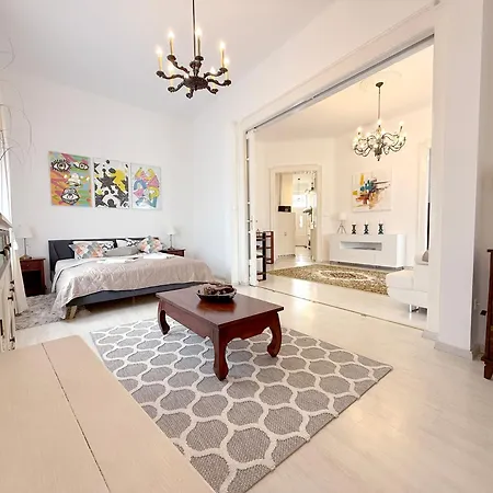 Elegant 125m2 In Center Of Apartment Budapest