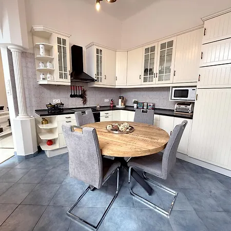 Apartment Elegant 125m2 In Center Of *