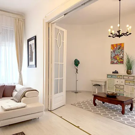 Apartment Elegant 125m2 In Center Of *
