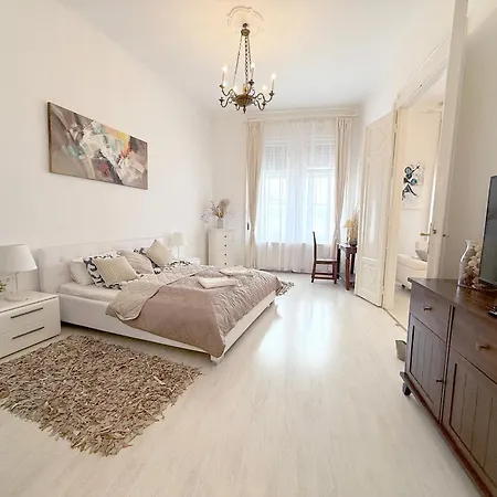 Elegant 125m2 In Center Of