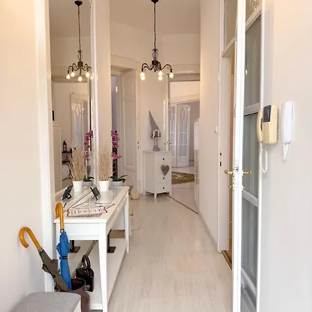 아파트 Elegant 125m2 In Center Of 부다페스트