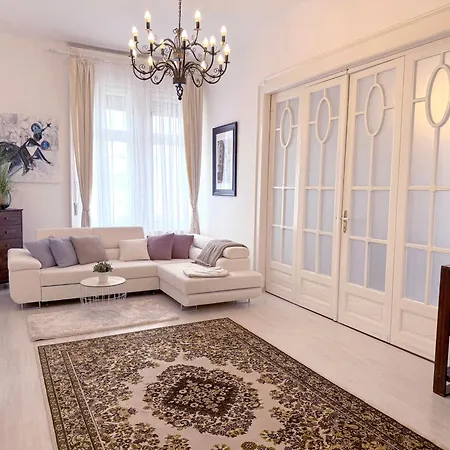 Apartment Elegant 125m2 In Center Of Budapest