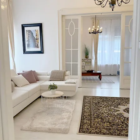 Elegant 125m2 In Center Of