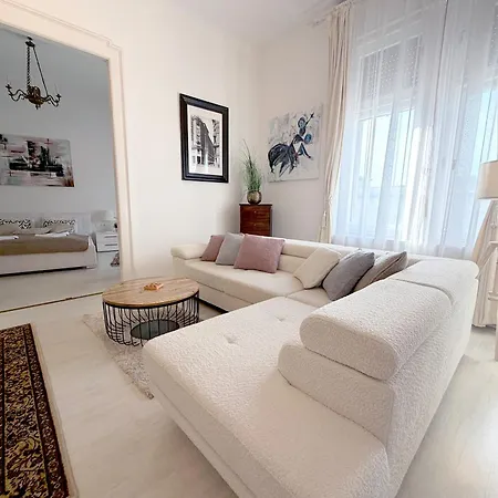 Elegant 125m2 In Center Of