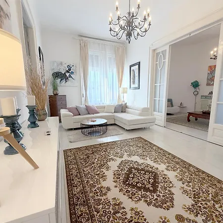 Elegant 125m2 In Center Of Appartamento