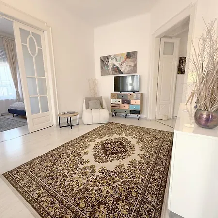 Elegant 125m2 In Center Of