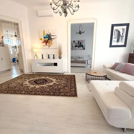 Elegant 125m2 In Center Of Appartamento