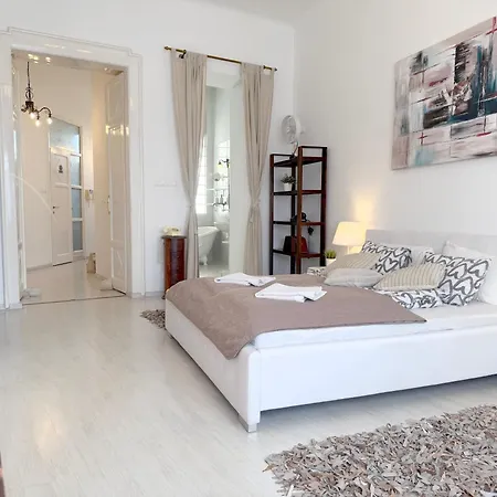 Elegant 125m2 In Center Of Budapest
