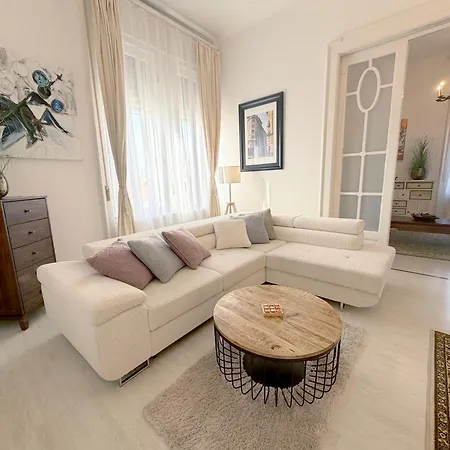 Appartamento Elegant 125m2 In Center Of *