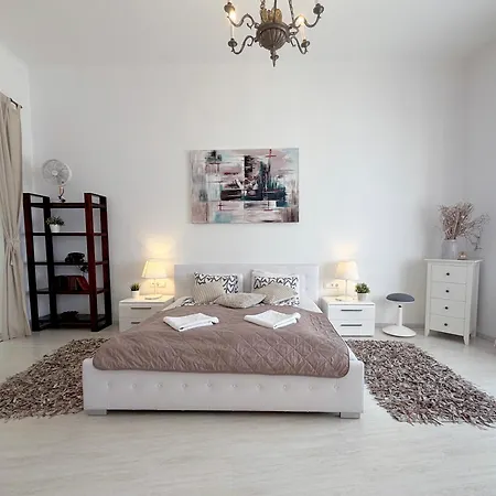 Elegant 125m2 In Center Of Appartamento