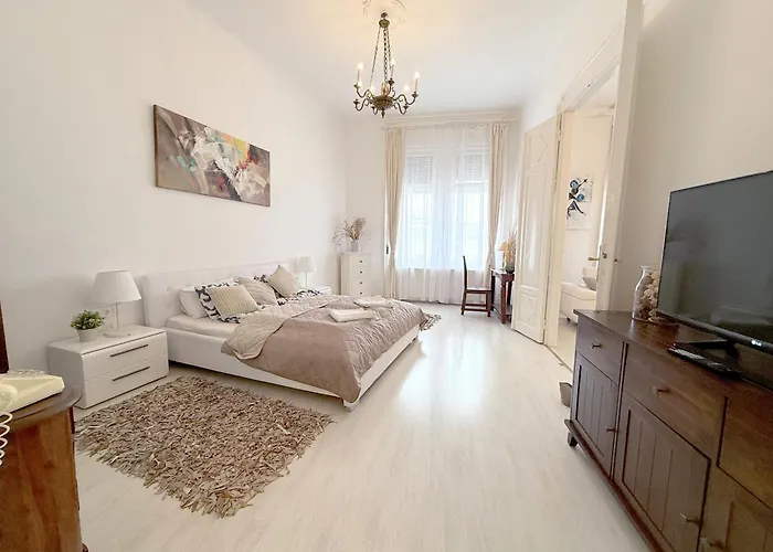 Elegant 125m2 In Center Of