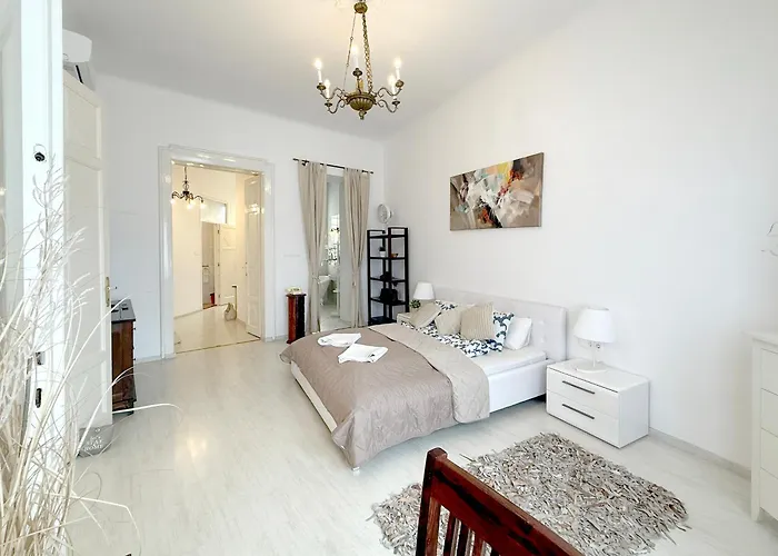 Elegant 125m2 In Center Of *