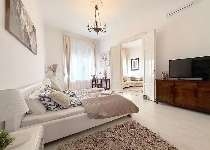 Elegant 125m2 In Center Of Apartament