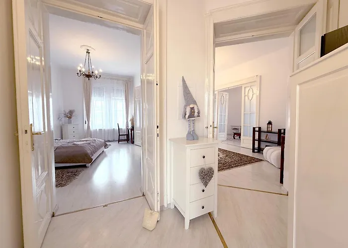 Elegant 125m2 In Center Of Apartament
