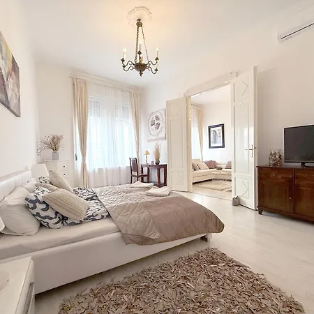 Elegant 125m2 In Center Of Appartamento