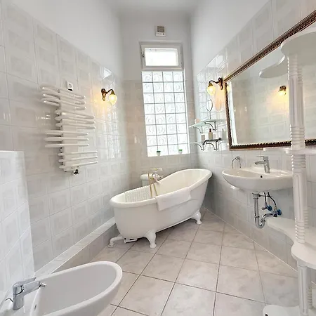Elegant 125m2 In Center Of Budapest