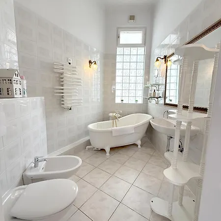 Elegant 125m2 In Center Of Budapest